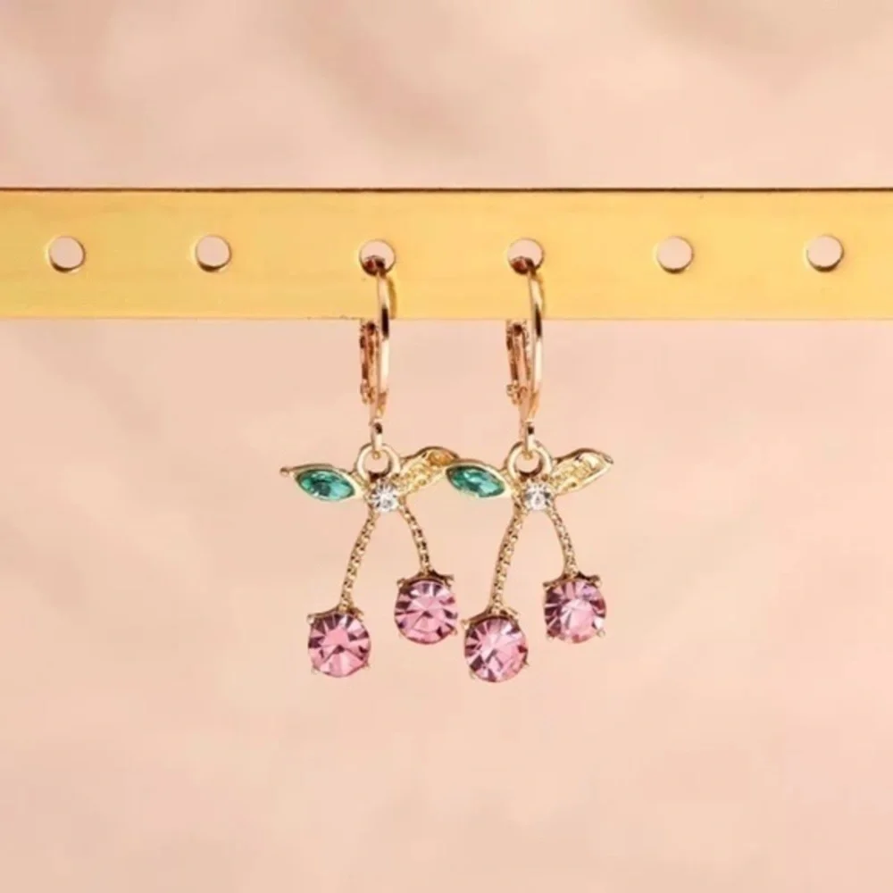 3/$30 💛 Rhinestone Cherry Earrings